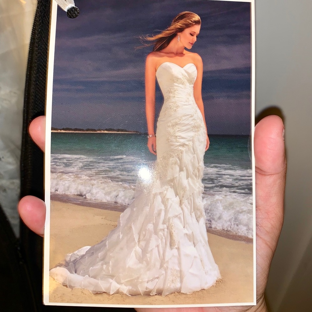 NWT!!! Beautiful Wedding Soft Organza Gown size 4